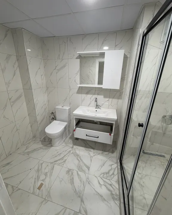Banyo yenileme – Seramik, lavabo dolabı ve vitrifiye uygulaması
